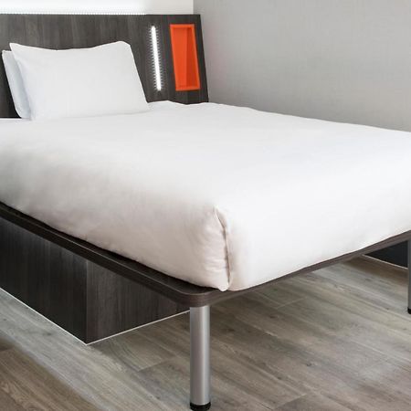 Easyhotel 독서 외부 사진