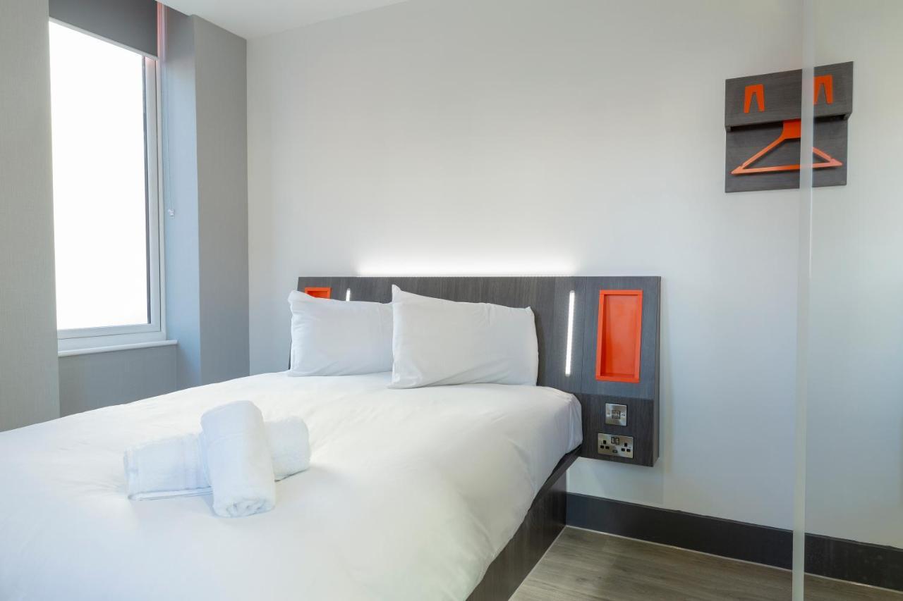 Easyhotel 독서 외부 사진