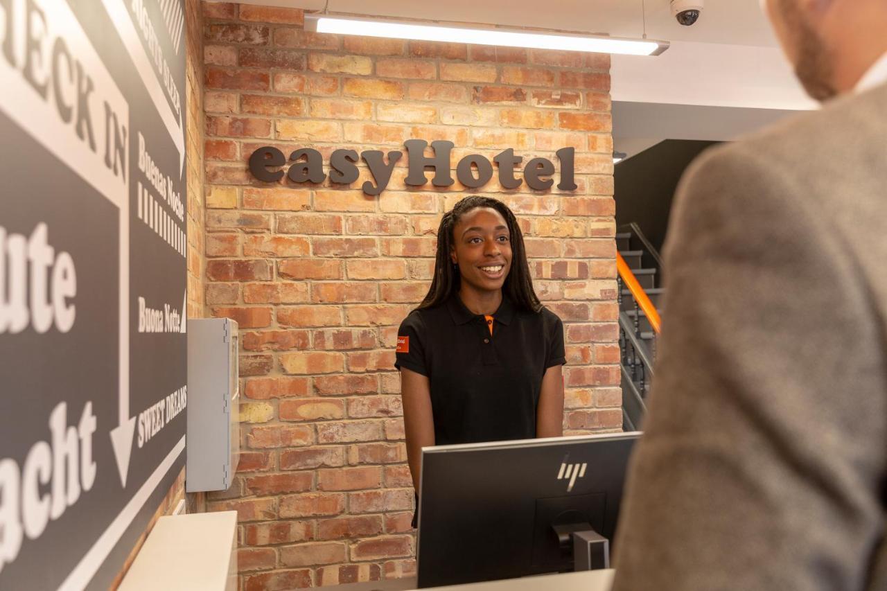 Easyhotel 독서 외부 사진
