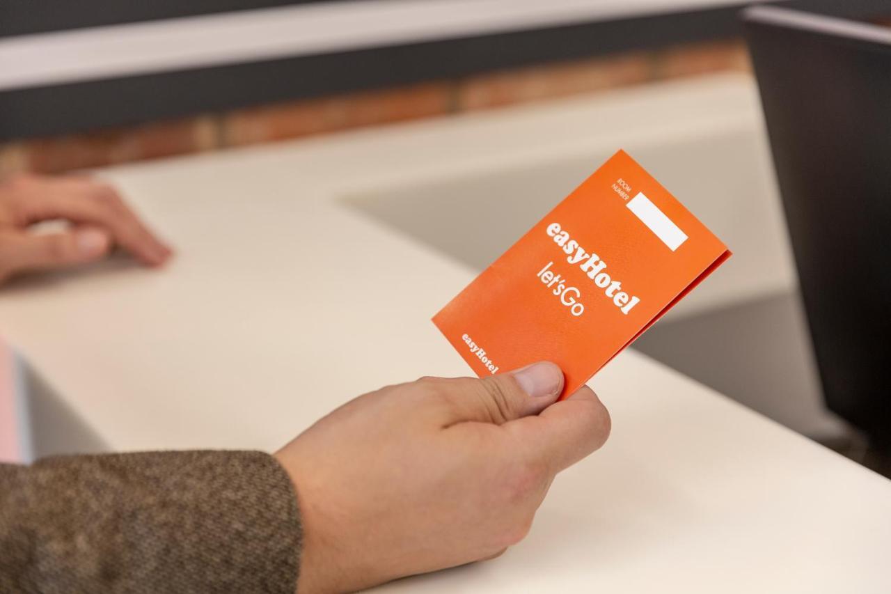Easyhotel 독서 외부 사진