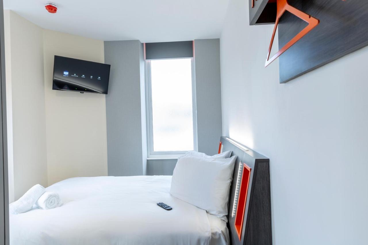 Easyhotel 독서 외부 사진